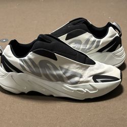 Adidas 700 White Black Size 10