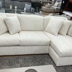 Sectional Con Chaise $1259