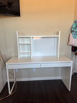 White micke desk with hitch