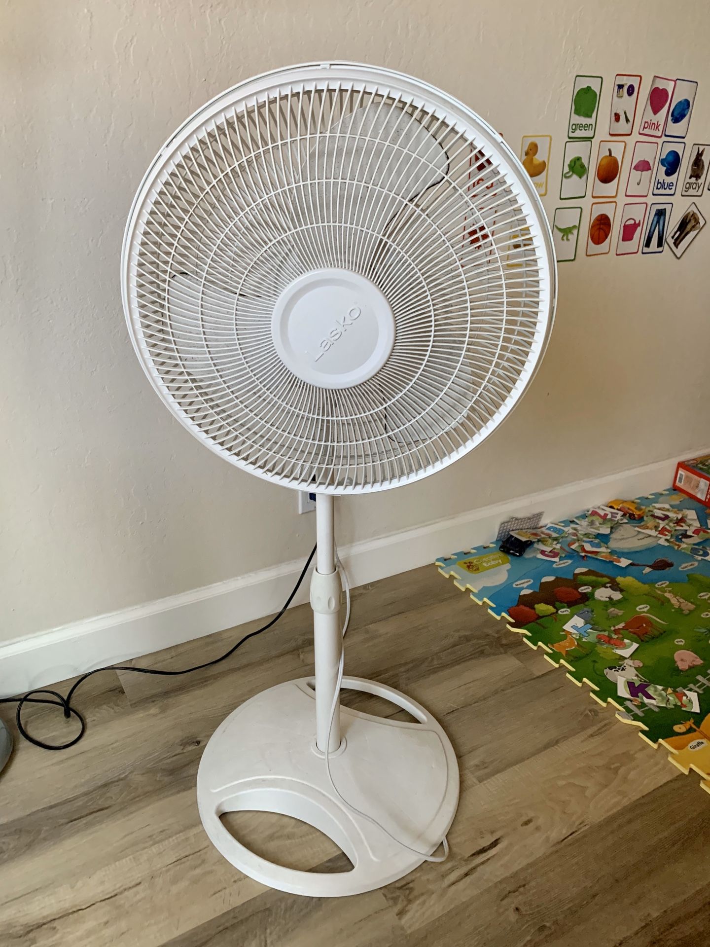 Lasko stand fan