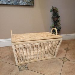 Large Wicker Basket With Lid. Like New. 21" X 14" X 10"