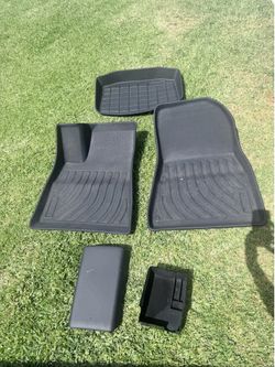 Tesla model 3 mats and accessories