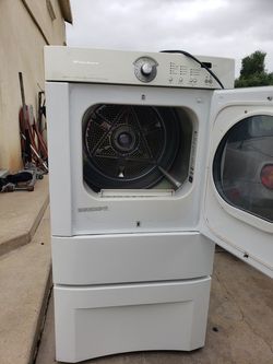 Dryer frigidaire with stand