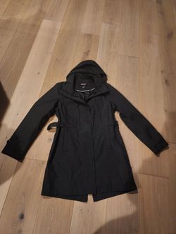 Super cute, very flattering, Kirkland brand coat. Size small but could probably fit up to a medium.