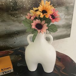 Ceramic Vase With Decorations Flower 
