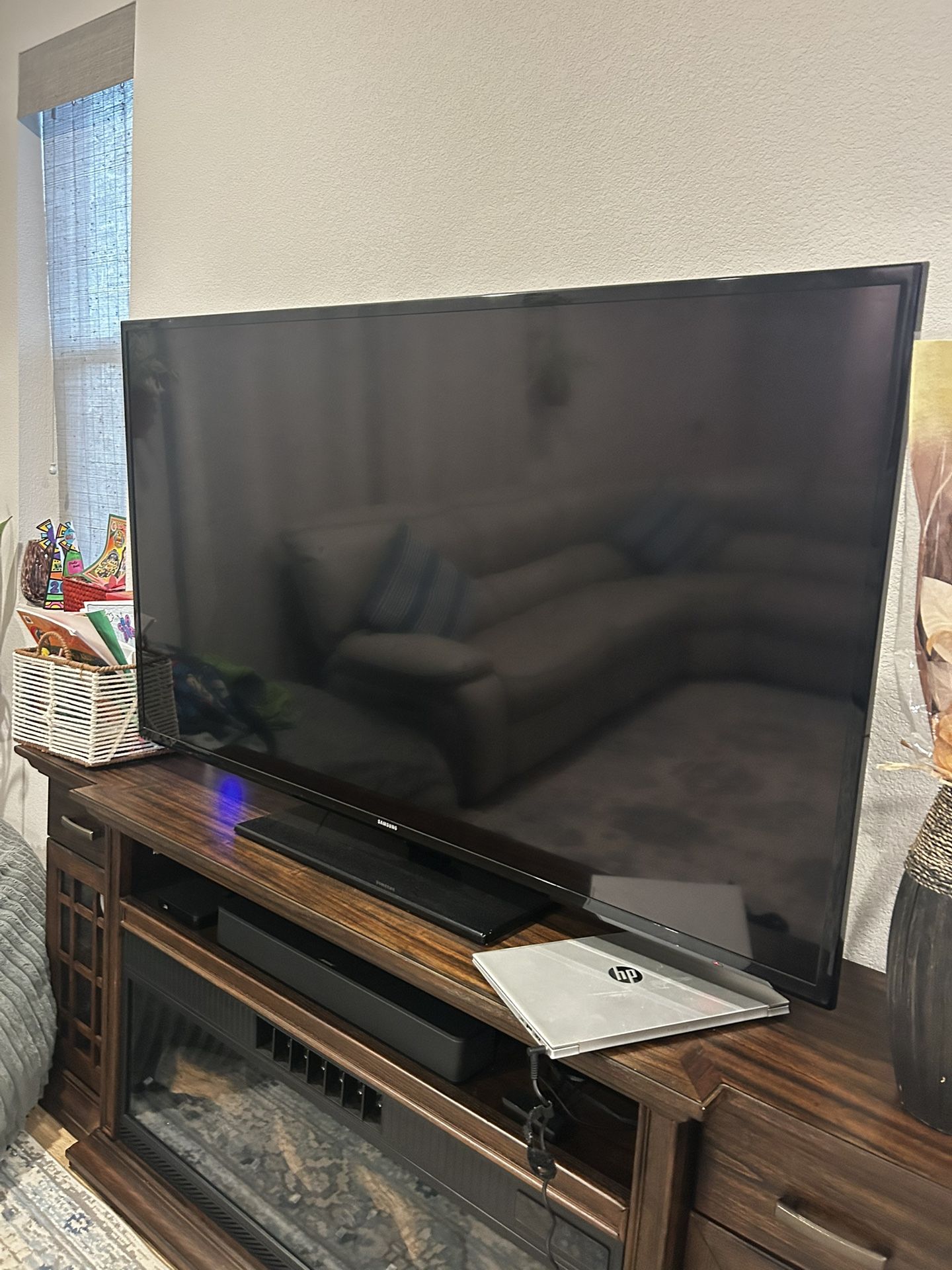 Samsung UN60J6200 60" LED Smart TV 2015 model