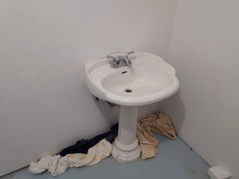 Pedestal Sink