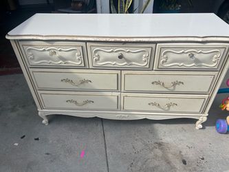 Dresser