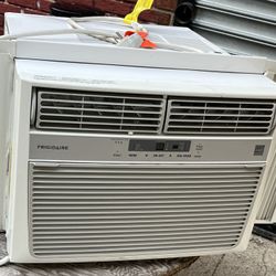 Frigidaire 12000 BTU Air Conditioner 