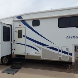 2009 Holiday Rambler Alumascape Suite