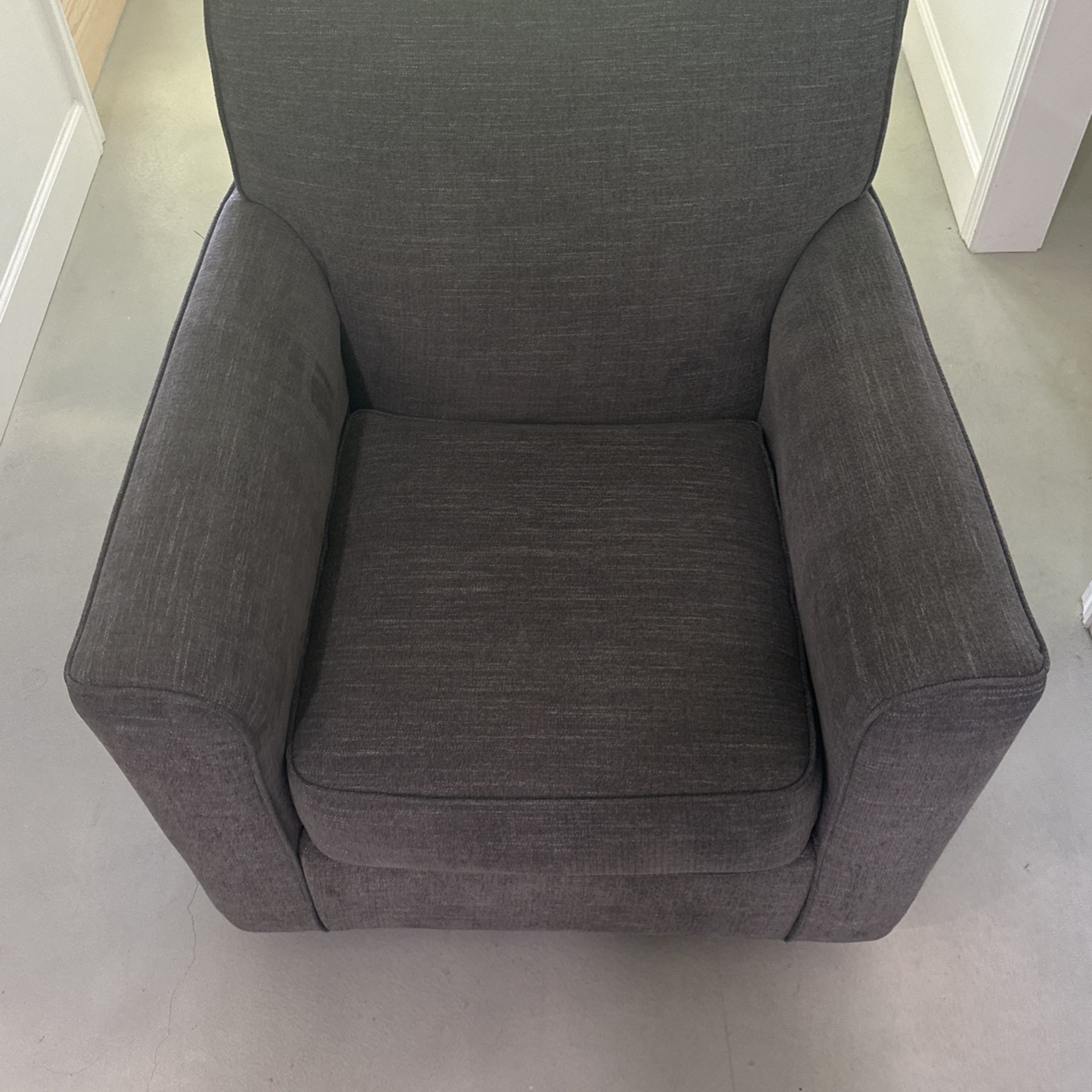 Ashely Furniture Alcona Swivel Accent Chair