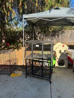 Dog kennels double stack on wheels