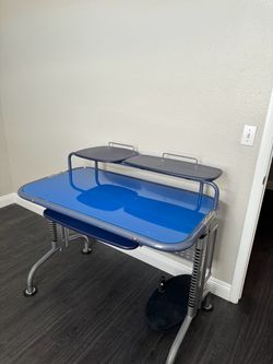 Free desk
