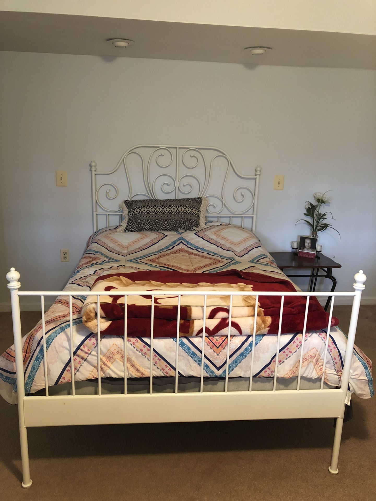 White Metal bed full size