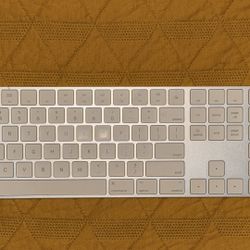Apple Magic Keyboard with Numeric Keypad – Wireless Bluetooth – Excellent Condition
