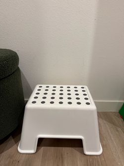 White Plastic Step Stool with Non-Slip Surface