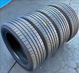 235 55 19 Michelin tires Con 80% de Vida Las 4