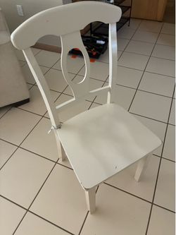 4 white chairs
