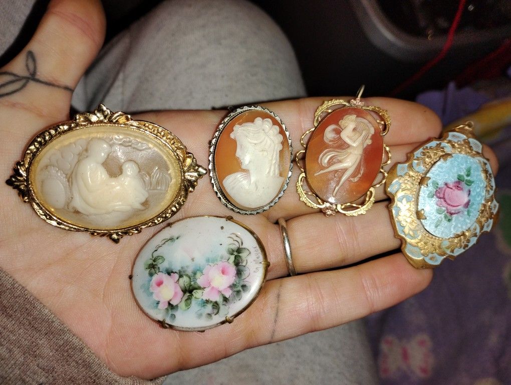 Vintage Cameos Pins