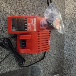 M18 / M12 Charger With M12 Battery 