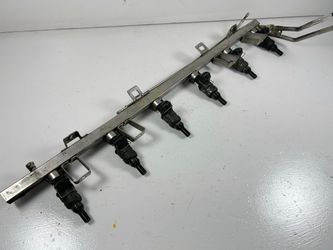 1999-00 BMW FUEL RAIL W/ FUEL INJECTORS 528i 328i 323i Z3