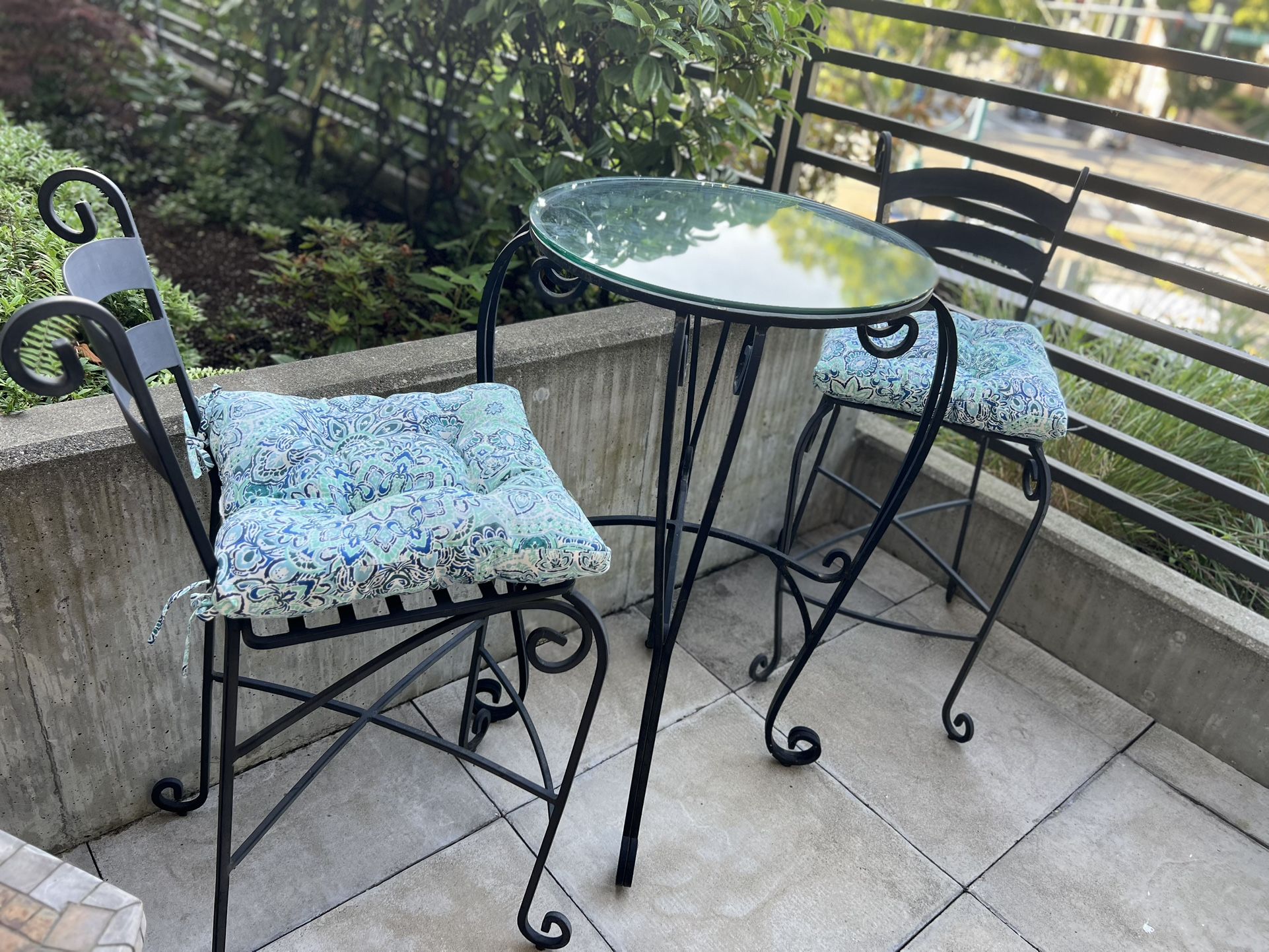 Elegant Pier One Patio Set