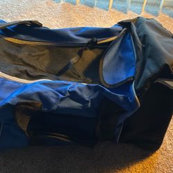 DUFFLE  BAG - Zipped POCKETS (1) INSULATED
