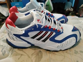 MEN ADIDAS SNEAKERS SIZE 10.5