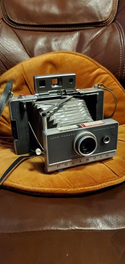 Polaroid Automatic 100 Land Camera