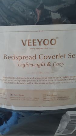 VeeYoo Bedspread Coverlot 2 pc Set Twin Size Black in color