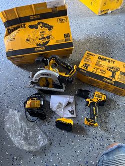 Dewalt 12v Extreme 2 tool kit with Circular saw, Hammer Drill, 2Ah Battery and Charger NEW