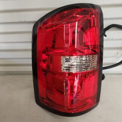 2014 to 2018 GMC Sierra driver side tail light