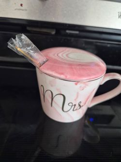 Mrs. Pink Marble Ceramic Mug with Lid and Spoon