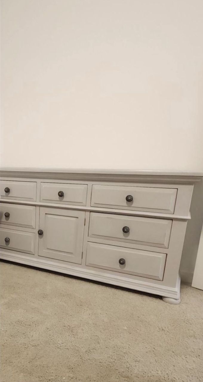 Broyhill Fontana Dresser 