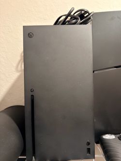 Xbox Series X – Excellent Condition – Ready to Play!