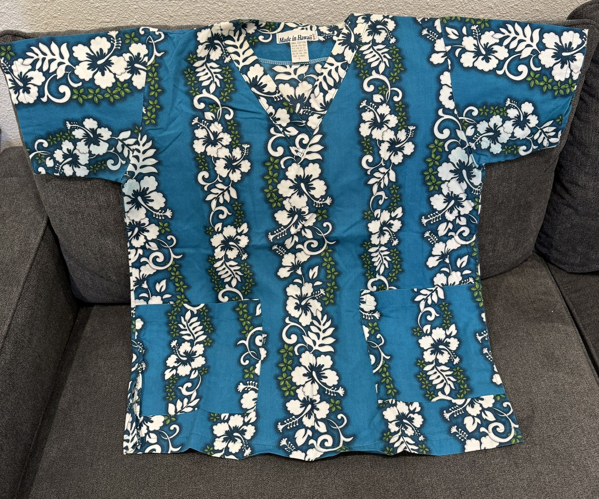 Hawaiian Print Scrub Top- Size Small