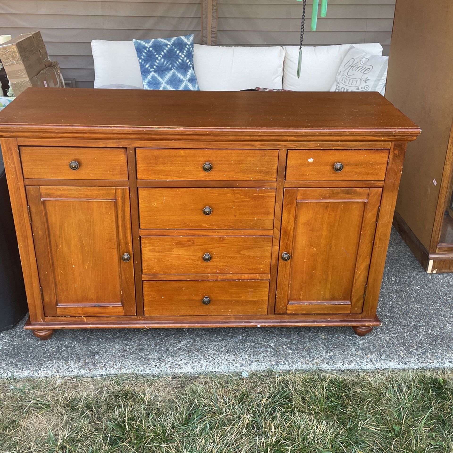 Dresser / Hutch for Sale in Dupont, WA OfferUp
