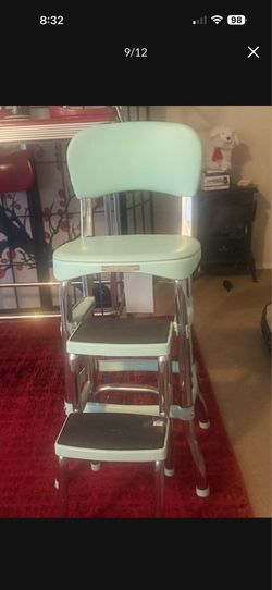 Two top old school red high top, red and silver kitchen table and I’m also selling an old School turquoise green stool where the foot stand pulls out.