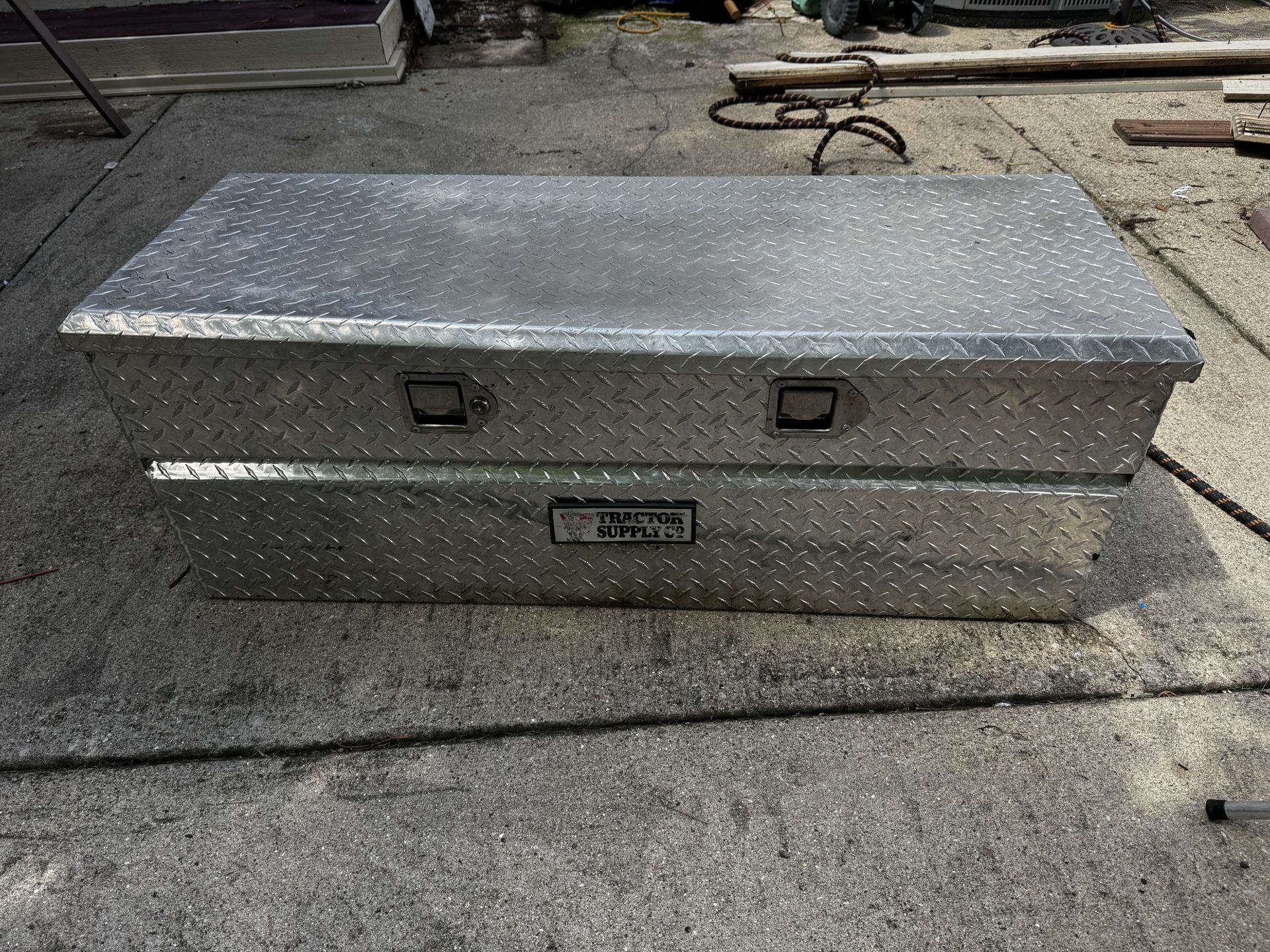 Dee Zee DZ8546 46 Red Label Utility Chest