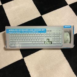 Medion Wireless Keyboard And Mouse Set Teal  Looks new in box I don’t think it was ever used. 