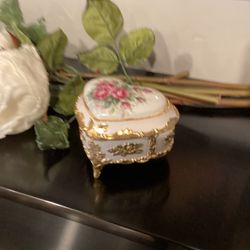 Vintage Japan Sankyo Music Jewellery Box  