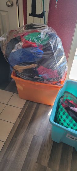 Tons of women's clothes alot new clothing