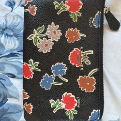 Woman’s Coach Wallet 