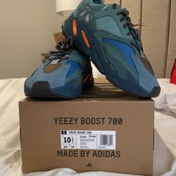YEEZY BOOST 700 SIZE 10.5