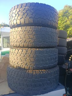 35x12.50R17 Toyo open country At2 Tires (4)
