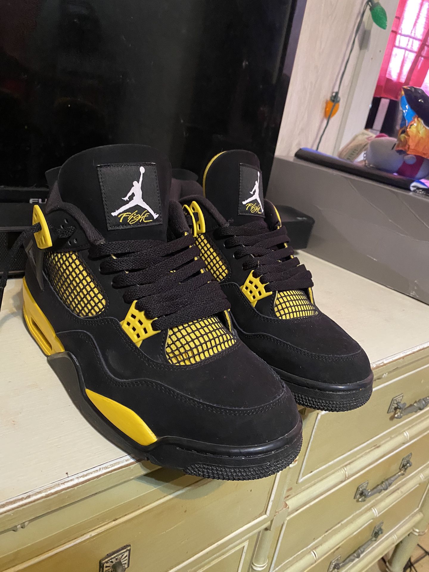 Jordan 4 yellow thunders