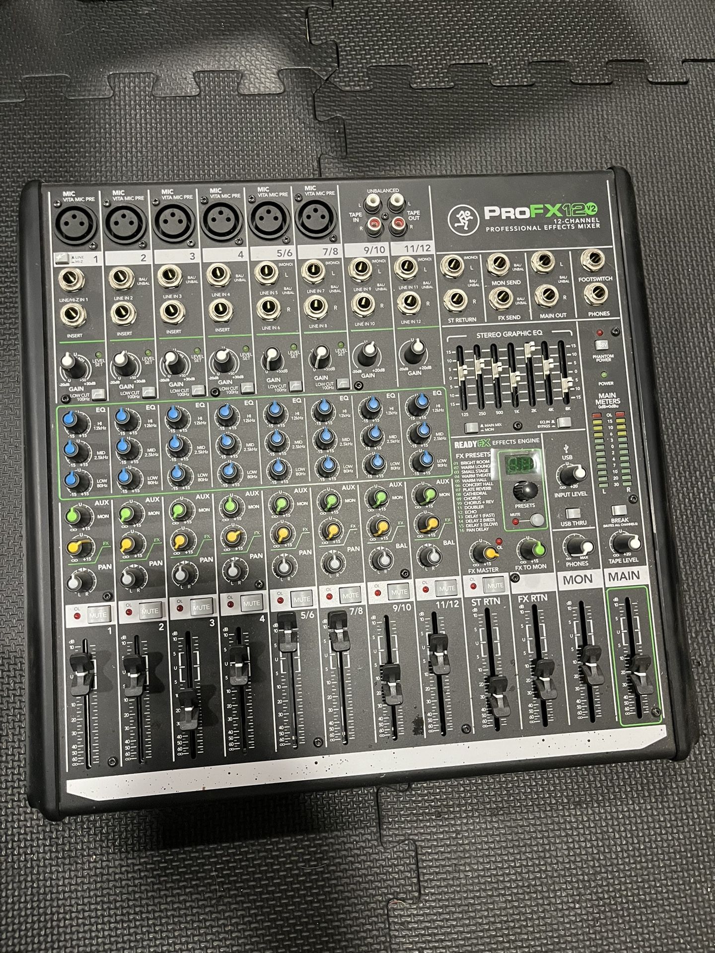 Mackie ProFX120 Mixer