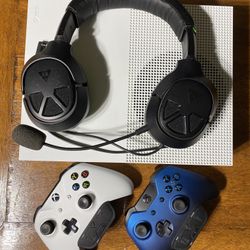 White Xbox One S (W/2 Controllers & Headset)