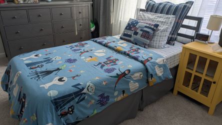 Twin bed (grey-excellent condition)