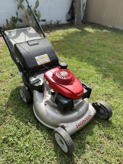 Lawnmower Honda HRR216 Gas Lawn Mower